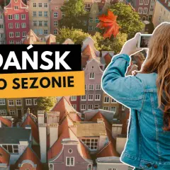 Jesienne gdańskie atrakcje turystyczne uchwycone przez turystkę. Kolorowe kamienice i liście tworzą malowniczy widok.