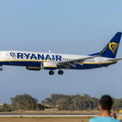 Samolot Ryanair ląduje, a Ty właśnie zakończyłeś odprawę online. Czas na wakacje!
