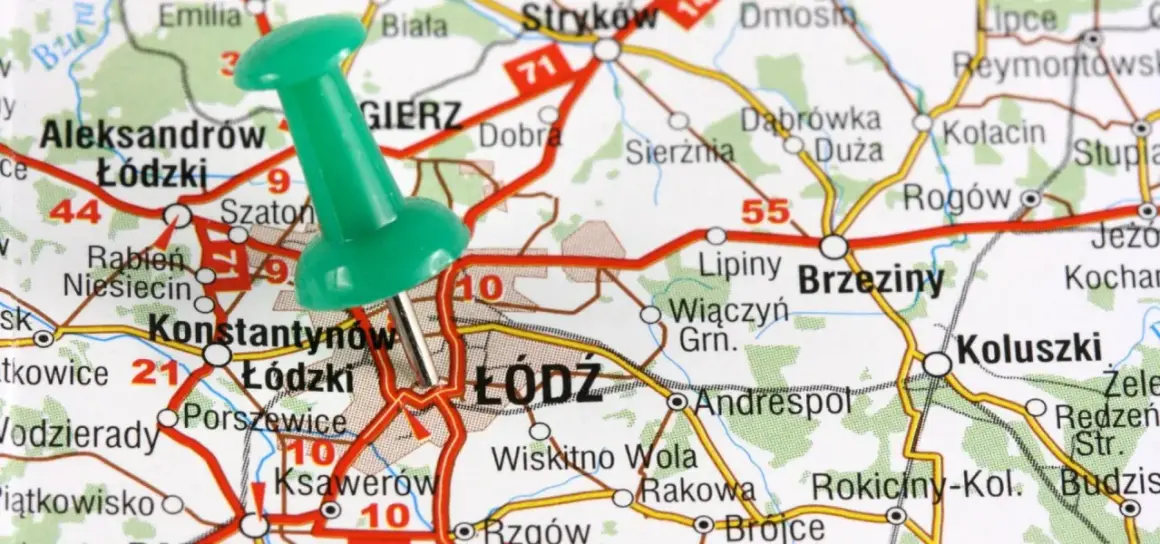 Zielona pinezka na mapie wskazuje Łódź. W promieniu 200 km od Łodzi kryją się ciekawe miejsca, jak Brzeziny czy Koluszki.