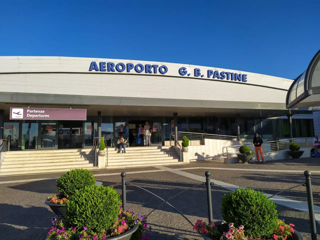 Lotnisko G.B. Pastine Ciampino. Tu zaczyna się podróż, jak dojechać z lotniska Ciampino do centrum Rzymu.