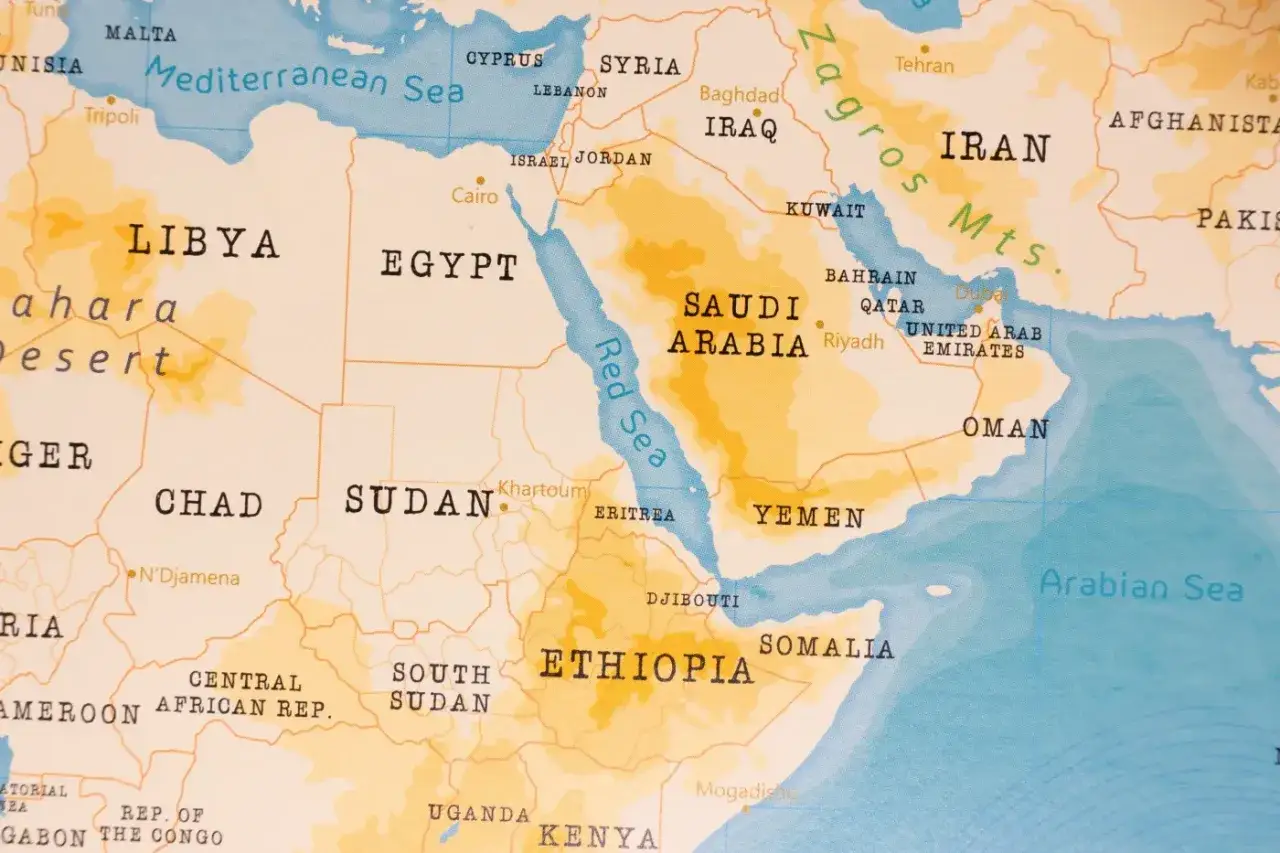 Mapa pokazuje, gdzie leży Erytrea, na wschód od Sudanu, na wybrzeżu Morza Czerwonego, obok Etiopii i Dżibuti.