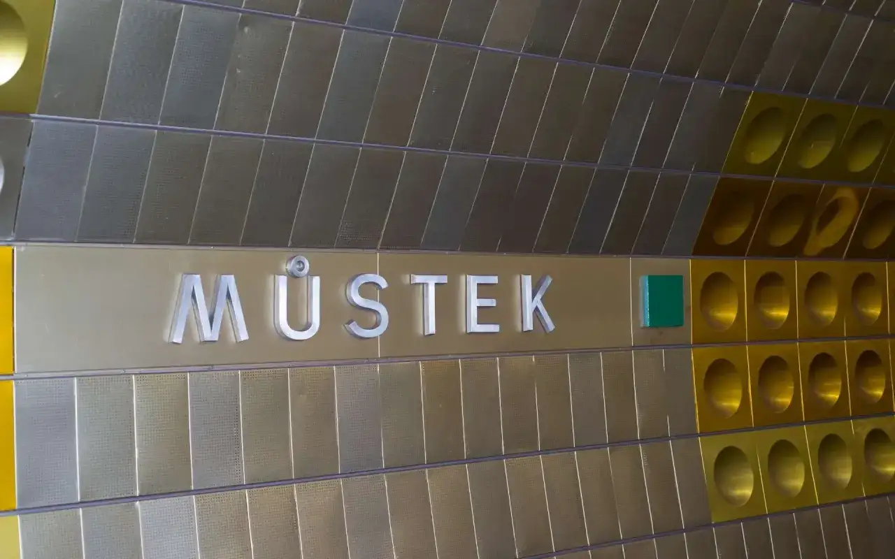 Praga komunikacja miejska: napis 